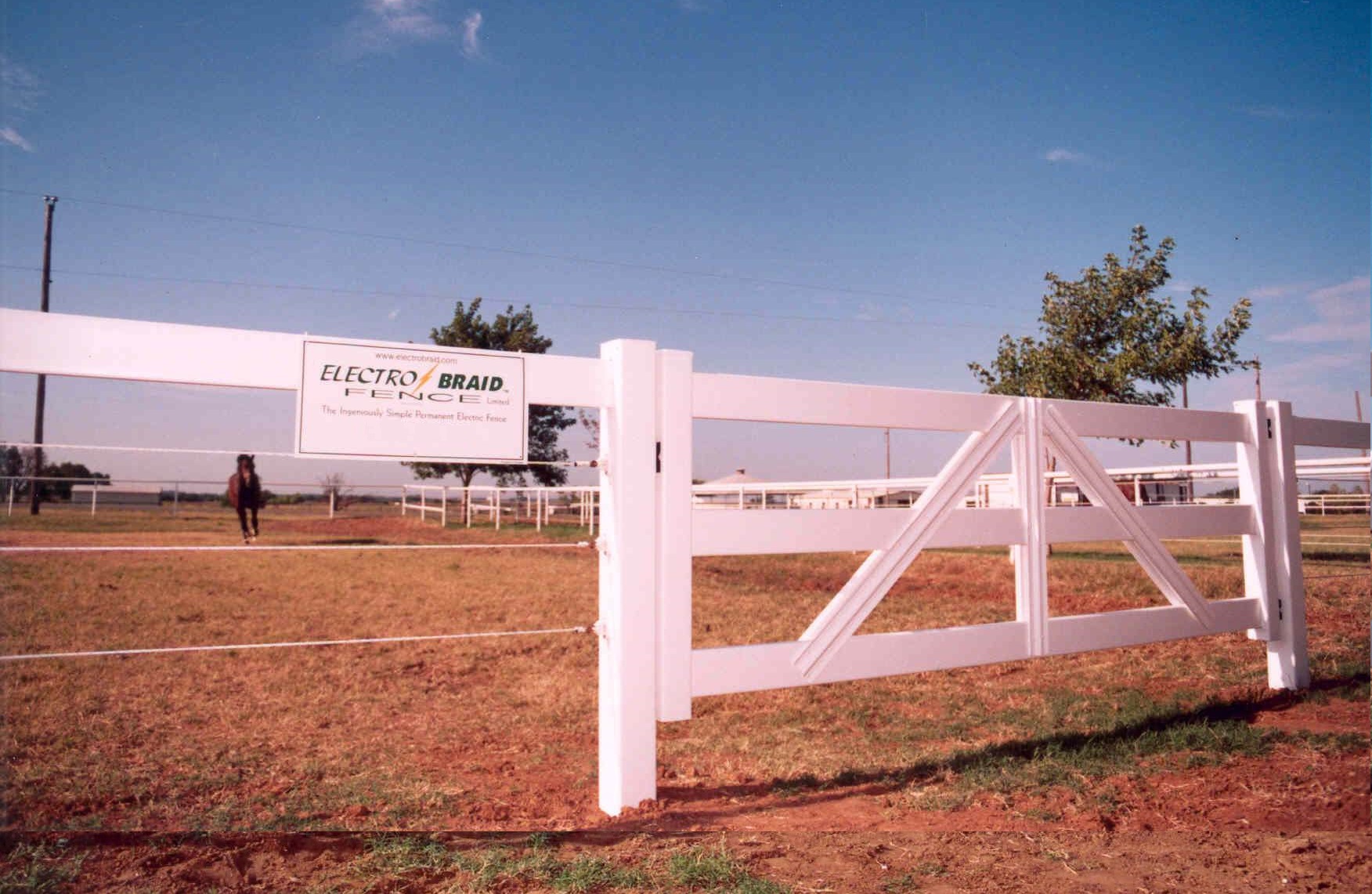  ElectroBraid employed with Vinyl Fencing